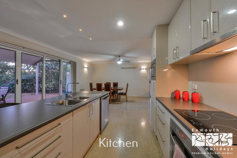 13 Learmonth Street - Close To Town Centre - Accommodation QLD 4