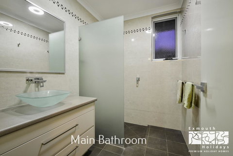 13 Learmonth Street - Close To Town Centre - Accommodation QLD 10