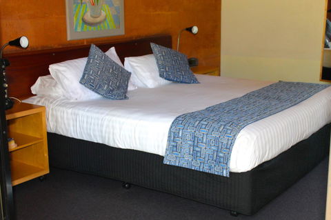 The Pemberton Hotel - Accommodation QLD 2