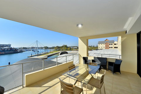 Dolphin Quay Apartments - Accommodation QLD 9