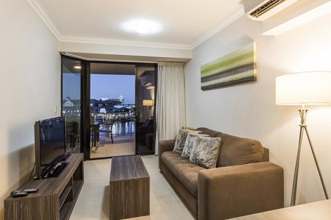 Dolphin Quay Apartments - Accommodation QLD 20