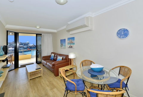 Dolphin Quay Apartments - Accommodation QLD 12