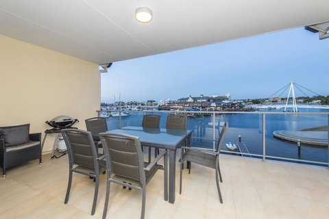 Dolphin Quay Apartments - Accommodation QLD 22