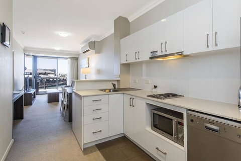 Dolphin Quay Apartments - Accommodation QLD 35