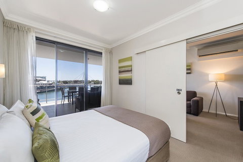 Dolphin Quay Apartments - Accommodation QLD 28