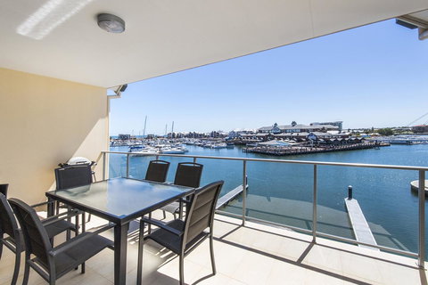 Dolphin Quay Apartments - Accommodation QLD 36