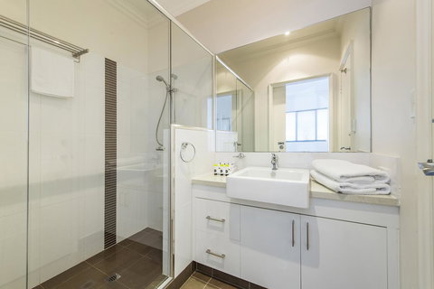 Dolphin Quay Apartments - Accommodation QLD 40