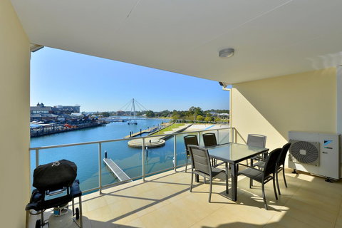Dolphin Quay Apartments - Accommodation QLD 5