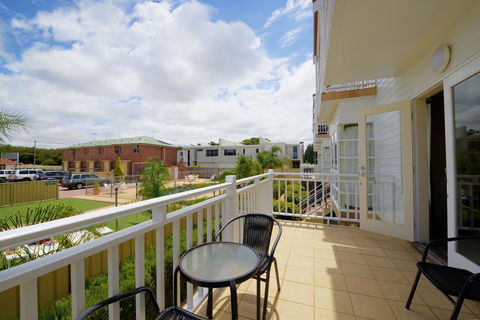 The Jetty Resort - Accommodation QLD 27