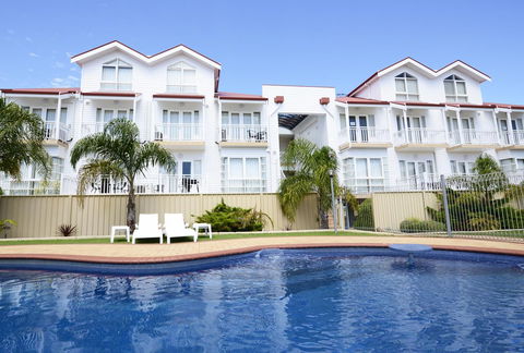 The Jetty Resort - Accommodation QLD 1