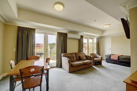 The Jetty Resort - Accommodation QLD 24