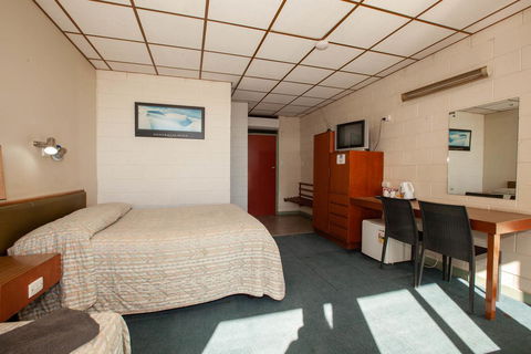 EUCLA MOTOR HOTEL - Accommodation QLD 19