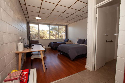 EUCLA MOTOR HOTEL - Accommodation QLD 4