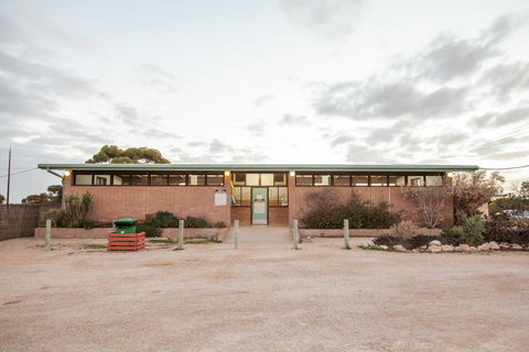 EUCLA MOTOR HOTEL - Accommodation QLD 9