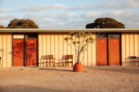 EUCLA MOTOR HOTEL - Accommodation QLD 7