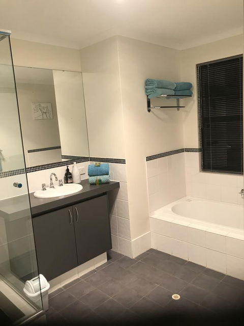 THE SANCTUARY LUXURY HOLIDAY HOME - Accommodation QLD 6