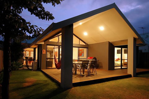 THE SANCTUARY LUXURY HOLIDAY HOME - Accommodation QLD 27