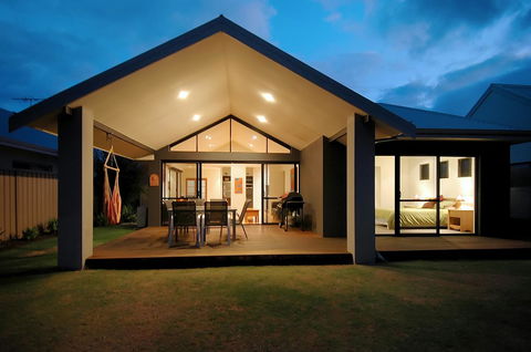 THE SANCTUARY LUXURY HOLIDAY HOME - Accommodation QLD 24