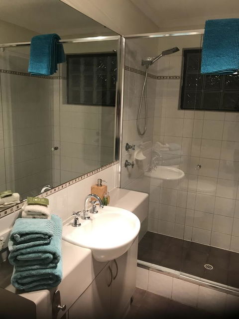 THE SANCTUARY LUXURY HOLIDAY HOME - Accommodation QLD 2