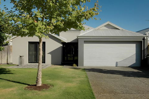 THE SANCTUARY LUXURY HOLIDAY HOME - Accommodation QLD 0