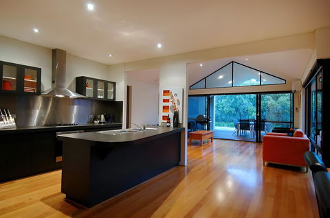 THE SANCTUARY LUXURY HOLIDAY HOME - Accommodation QLD 11