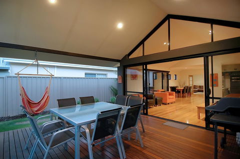 THE SANCTUARY LUXURY HOLIDAY HOME - Accommodation QLD 23