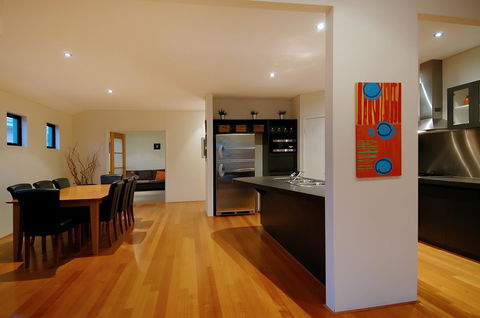 THE SANCTUARY LUXURY HOLIDAY HOME - Accommodation QLD 14