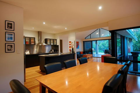 THE SANCTUARY LUXURY HOLIDAY HOME - Accommodation QLD 19