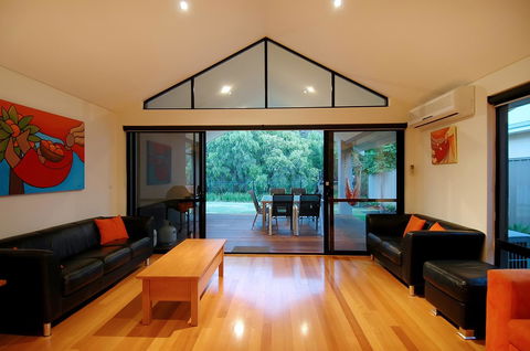 THE SANCTUARY LUXURY HOLIDAY HOME - Accommodation QLD 16