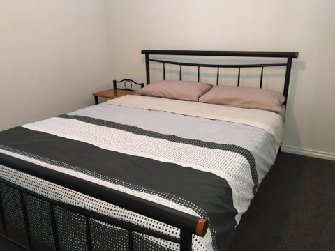 Apartment In Queens Park - Accommodation QLD 3