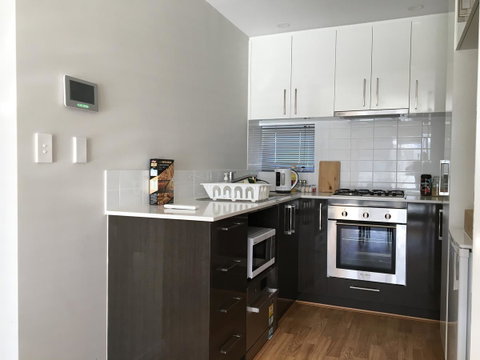 Apartment In Queens Park - Accommodation QLD 7
