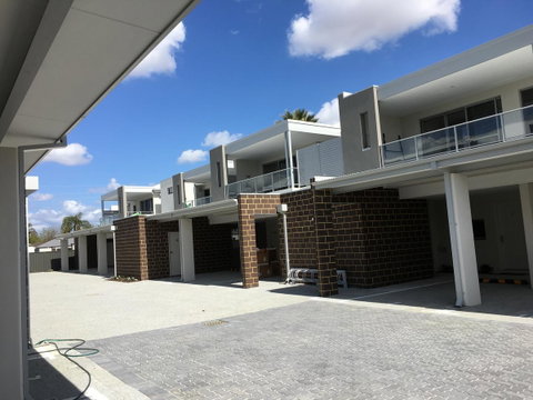 Apartment In Queens Park - Accommodation QLD 6