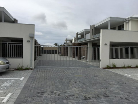 Apartment In Queens Park - Accommodation QLD 5