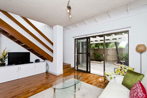 Heart Of Subiaco - Accommodation QLD 1