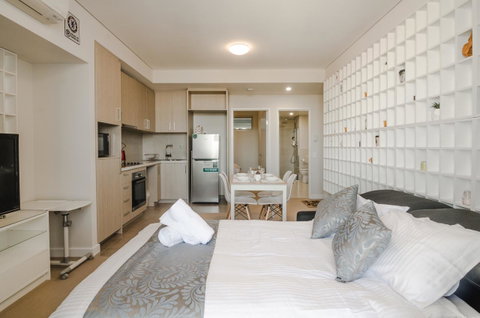 Boutique Carousel Apartment - Accommodation QLD 9