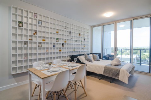Boutique Carousel Apartment - Accommodation QLD 0
