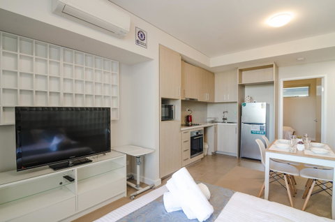 Boutique Carousel Apartment - Accommodation QLD 3