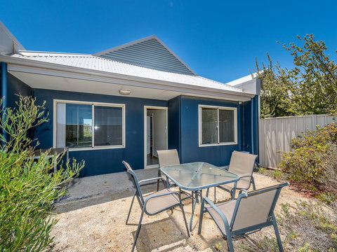 Seafront Unit 60 - Accommodation QLD 8