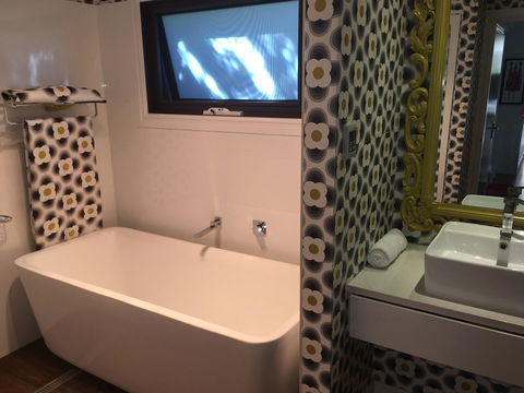 Rowley House - Accommodation QLD 14