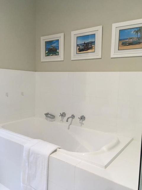 Rowley House - Accommodation QLD 1