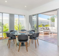 Karrinyup Waters Luxury House Rental - Accommodation QLD