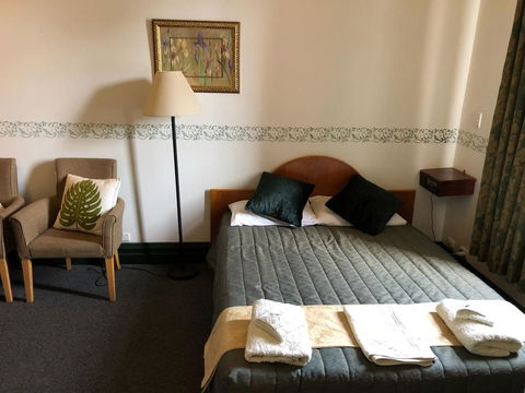 The Palace Hotel - Accommodation QLD 5