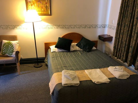 The Palace Hotel - Accommodation QLD 4