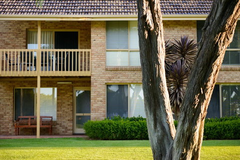 Mandalay Holiday Resort And Tourist Park - Accommodation QLD 6