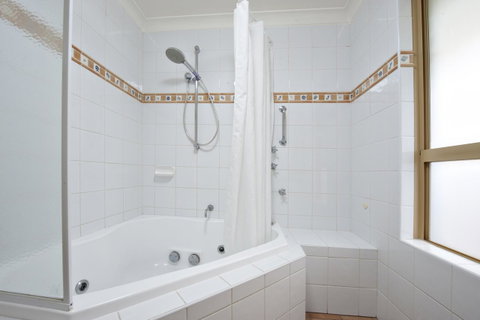 Mandalay Holiday Resort And Tourist Park - Accommodation QLD 11