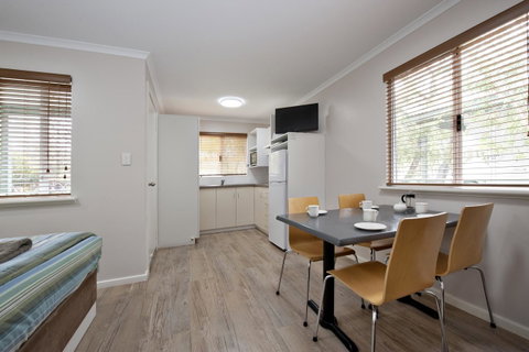 Mandalay Holiday Resort And Tourist Park - Accommodation QLD 38