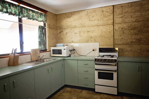 Hopetoun Motel & Chalet Village - Accommodation QLD 42