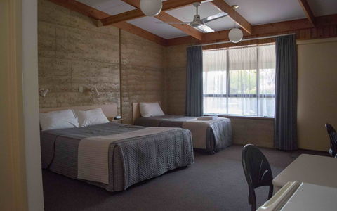 Hopetoun Motel & Chalet Village - Accommodation QLD 2