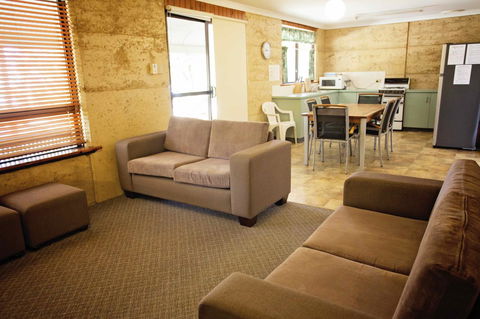 Hopetoun Motel & Chalet Village - Accommodation QLD 8