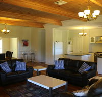Burton Farmhouse - Accommodation QLD